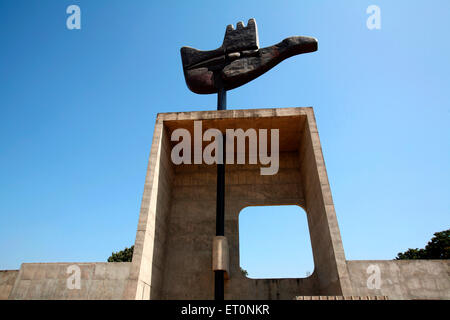 Le Corbusier Designed, Open Hand Monument, symbolische Struktur, Chandigarh, Union Territory, UT, Indien Stockfoto