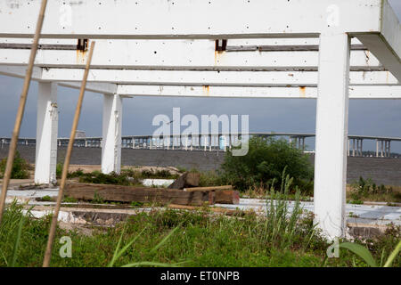 Ocean Springs, Mississippi - die Ruinen eines Gebäudes am Strand Ocean Springs, 10 Jahre nach dem Hurrikan Katrina. Stockfoto