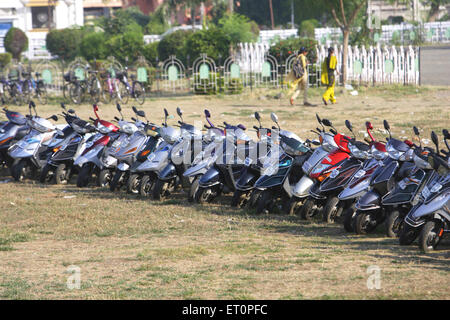 Parkplatz für Motorroller, Nagpur, Maharashtra, Indien Stockfoto