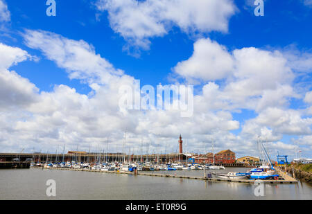 Grimsby Marina mit Dock Tower Stockfoto