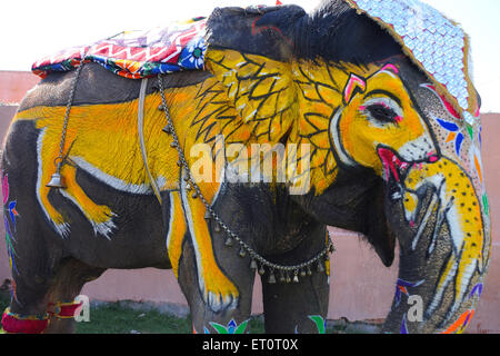 Bemalter Elefant, Elefantendekoration, Elefantendekoration, Elefantenparade, Elefantenfestival. Jaipur, Rajasthan, Indien, indische Festivals Stockfoto