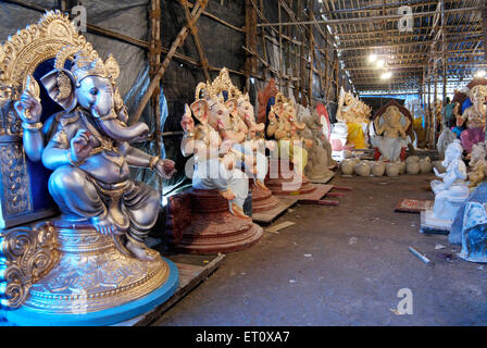Lord Ganesh Statuen, pariser Skulpturen, Hindugott, Ganesh Festival, Chitrashala, Lalbaug, Bombay, Mumbai, Maharashtra, Indien Stockfoto