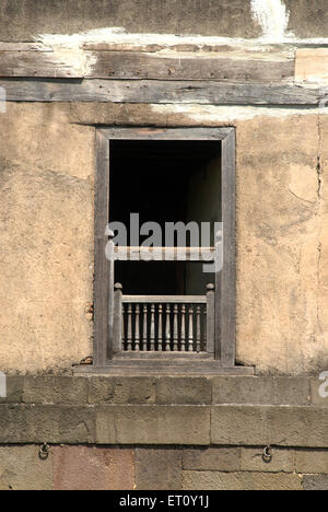 Holzbalkon und Geländer; Delhi Tor Darwaja Haupteingang Nagarkhana Shaniwarwada; Pune; Maharashtra; Indien Stockfoto