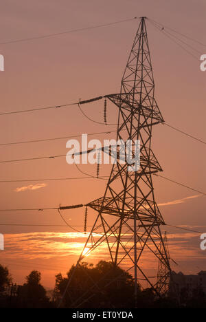 Überlandleitungen, Hochspannungsleitungen, Sendeturm, Indien Stockfoto