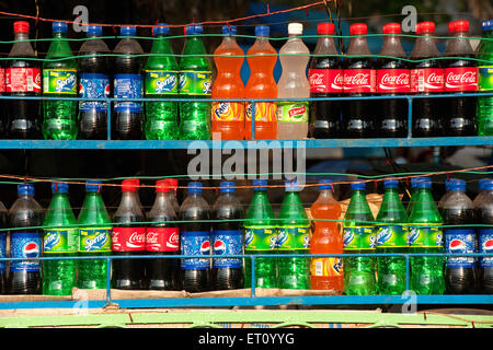 Plastikflaschen mit kalten Getränken Coca Cola Pepsi Fanta Limca Sprite; Cochin; Kochi; Kerala; Indien; Asien Stockfoto