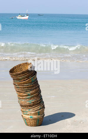 Rohrstock Angeln Körbe am Colva Beach; Goa; Indien Stockfoto