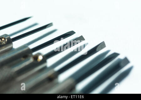 Makrofoto des Juweliers-Schraubendreher-Set. Stockfoto