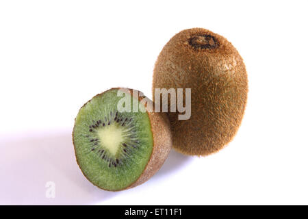 Kiwi, Kiwi, Kiwis, Chinesische Stachelbeere, weißer Hintergrund Stockfoto