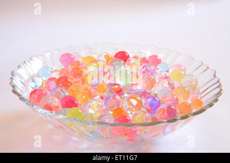 Bunte Gelbälle, Gelperlen, Gelmarmeln, Geleekugeln, Geleeperlen, Geleemarmeln, Stockfoto