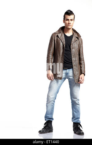 Mann in Bluejeans & Leder Jacke Indien Asien Herr #790E Stockfoto