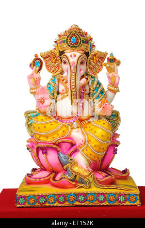 Clay Statue von Lord Ganesh auf Lotus sitzend Stockfoto