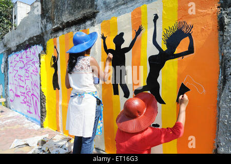 Graffiti-Wände im unteren Parel; Bombay; Mumbai; Maharashtra: Indien Stockfoto