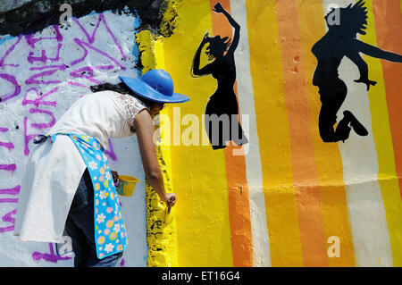 Graffiti-Wände im unteren Parel; Bombay; Mumbai; Maharashtra: Indien Stockfoto