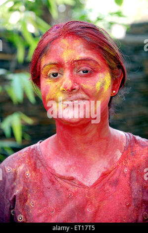 Indische frau gesicht mit Farben bedeckt Holi Festival - Herr Nr. 364-Rmm 178228 Stockfoto