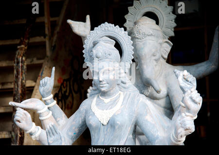 Göttin Durga in Front of Lord Ganesh Werkstatt Mumbai Maharashtra Indien Asien Stockfoto