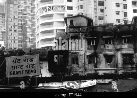 Alte und moderne Wohngebäude in der Nähe von Grant Straße; Bombay Mumbai; Maharashtra; Indien Stockfoto