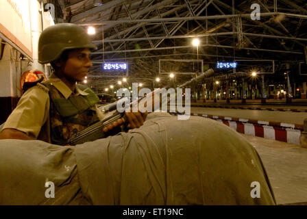 Victoria Terminus, VT jetzt CST, Chhatrapati Shivaji Maharaj Terminus, CST Railway Station, Platform, Bombay, Mumbai, Maharashtra, Indien, UNESCO-Stätte Stockfoto