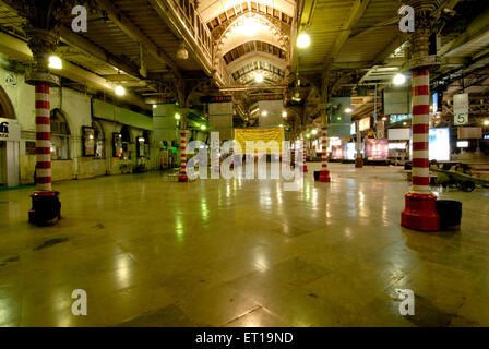 Victoria Terminus, VT jetzt CST, Chhatrapati Shivaji Maharaj Terminus, CST Railway Station, Platform, Bombay, Mumbai, Maharashtra, Indien, UNESCO-Stätte Stockfoto