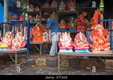 Lord Ganesh Idols Malerei und Ausstellung, Ganpati Festival, Bombay, Mumbai, Maharashtra, Indien, Asien, Asien, Indien Stockfoto