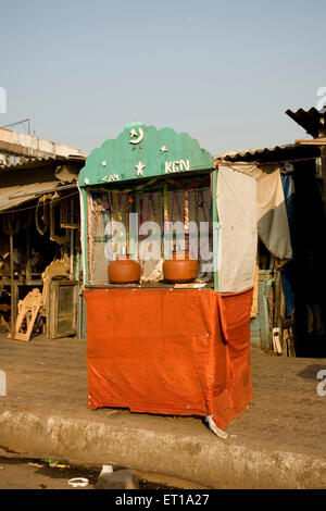 Trinkwasser Töpfe auf Muharram Festival; Ashura heiligen zehnten Tag; Bombay; Mumbai; Maharashtra; Indien; Asien Stockfoto