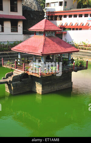 Tempelteich; Shri Krishna Matha; Shri Krishna Math Tempel; Udupi Shri Krishna Tempel; Hindu Tempel; Udupi; Karnataka; Indien Stockfoto