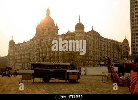 Polizei van außerhalb Taj Palace Hotel nach Terroranschlägen am 26. November 2008 in Bombay Mumbai Maharashtra Indien Stockfoto