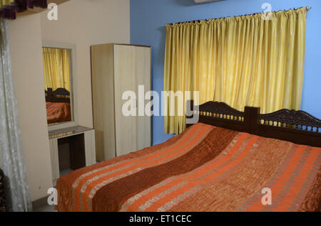 Gut möbliertes Zimmer in Hotel in Jaisalmer, Rajasthan Indien Stockfoto