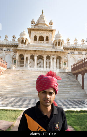 Turban auf Jaswant Thada führen; Jodhpur; Rajasthan; Indien Herr #704F Stockfoto