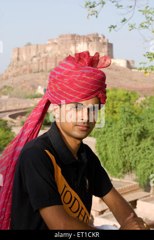 Reiseführer in Mehrangarh Fort; Jodhpur; Rajasthan; Indien Herr #704F Stockfoto