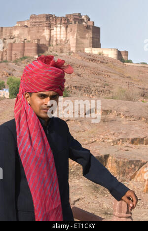 Reiseführer in Mehrangarh Fort; Jodhpur; Rajasthan; Indien Herr #704F Stockfoto