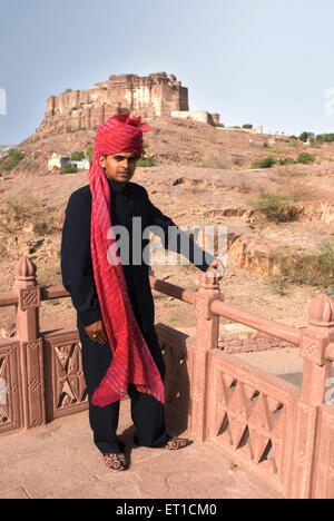 Reiseführer in Mehrangarh Fort; Jodhpur; Rajasthan; Indien Herr #704F Stockfoto