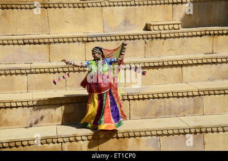 Rajasthani Frau tanzt auf Schritte in Jaisalmer, Rajasthan Indien Herr #704 Stockfoto