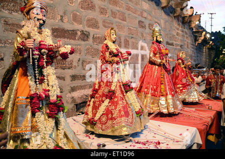 Idole von Herrn Shiva als Isar Gana und Göttin Parvati als Gavar Gaur auf Gangaur Festival Jodhpur Rajasthan Indien Stockfoto