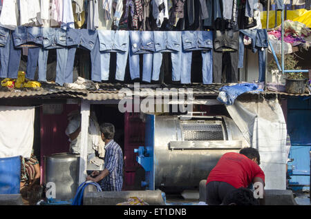 Kleidung trocknen im Dhobi Ghat in Mumbai, Maharashtra, Indien Stockfoto