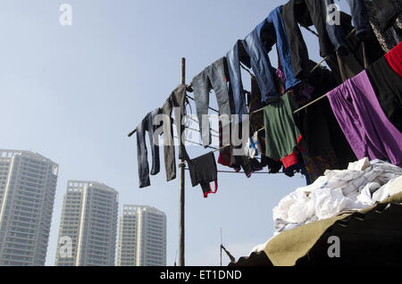 Kleidung trocknen im Dhobi Ghat in Mumbai, Maharashtra, Indien Stockfoto