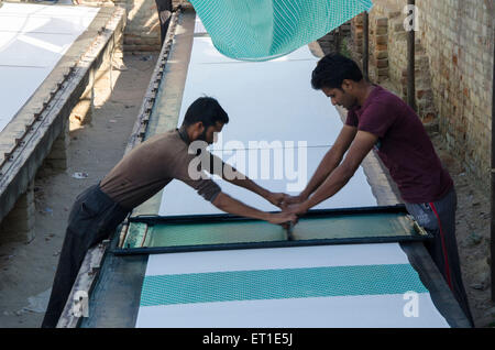 Arbeiter in Textildruck arbeiten Bikaner Rajasthan Indien Asien Stockfoto