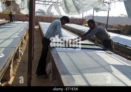 Arbeiter in Textildruck arbeiten Bikaner Rajasthan Indien Asien Stockfoto