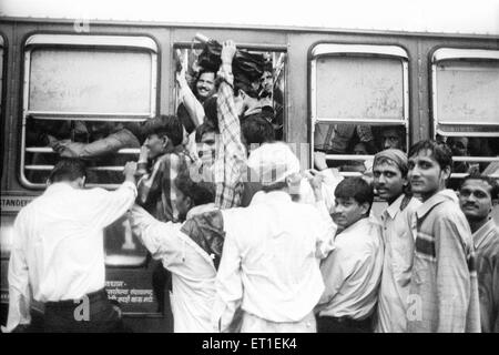 Überfüllter Bus; CST; Bombay; Mumbai; Maharashtra; Indien Stockfoto