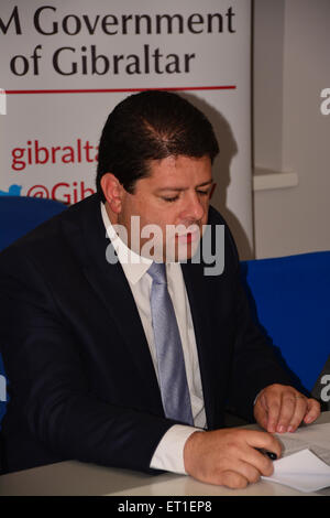 Gibraltar reagierte 10. Juni 2015 - Gibraltars Chief Minister Fabian Picardo auf Gibraltar Sozialdemokraten Einführung eines Berichts durch Lloyds Register auf die Lagerung von LNG für Bunkern und der Erzeugung von Strom in Gibraltar.  Bildnachweis: Stephen Ignacio/Alamy Live-Nachrichten Stockfoto