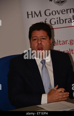 Gibraltar reagierte 10. Juni 2015 - Gibraltars Chief Minister Fabian Picardo auf Gibraltar Sozialdemokraten Einführung eines Berichts durch Lloyds Register auf die Lagerung von LNG für Bunkern und der Erzeugung von Strom in Gibraltar.  Bildnachweis: Stephen Ignacio/Alamy Live-Nachrichten Stockfoto