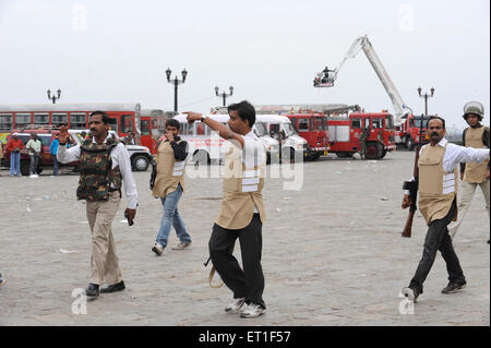 Sicherheit Personen Fragen Medien bewegen Taj Mahal Hotel; Terroranschlag von Deccan Mudschaheddin 26. November 2008 Bombay Stockfoto