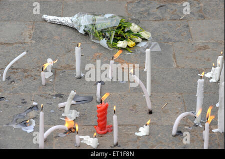 Blumen, Kerzen Taj Mahal Hotel; Terroranschlag von Deccan Mudschaheddin am 26. November 2008 in Bombay Stockfoto