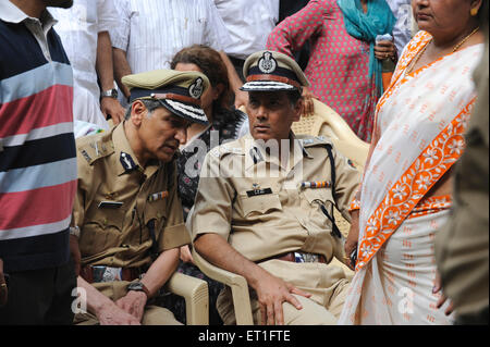 Hasan Gafoor A. N. Roy bei der Hindu-Beerdigungszeremonie tötete Hemant Karkare, Chief Anti Terrorism Squad, 2008 Terroranschläge in Mumbai, Indien Stockfoto