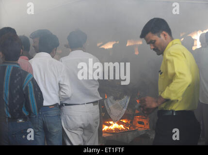 Hindu-Beerdigungszeremonie, Hemant Karkare, Chief Anti Terrorism Squad, tötete 2008 Terroranschläge in Mumbai, Bombay, Mumbai, Maharashtra, Indien Stockfoto