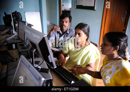 Rural Bank Computer, Kshetriya Gramin Financial Services, NGO, IFMR Foundation, Tanjore, Thanjavur, Tamil Nadu, Indien, Asien, Indien, Asien Stockfoto