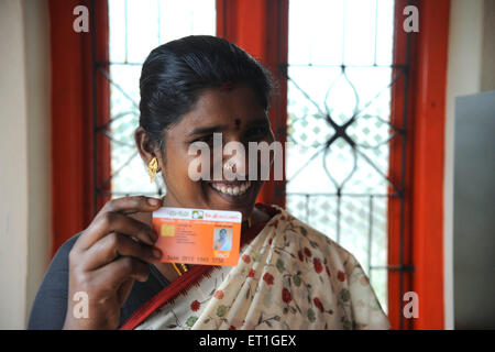 Personalausweis der Rural Bank, Kshetriya Gramin Financial Services, NGO, IFMR Foundation, Tanjore, Thanjavur, Tamil Nadu, Indien Stockfoto