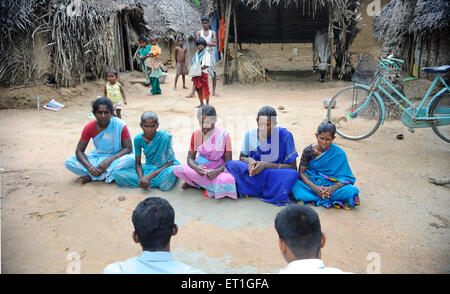 Ländliche Damen und Freiwilligen der Ngo Kshtriya Gramin Finanzdienstleistungen IFMR-Stiftung; Thanjavur; Tamil Nadu; Indien nicht Herr Stockfoto