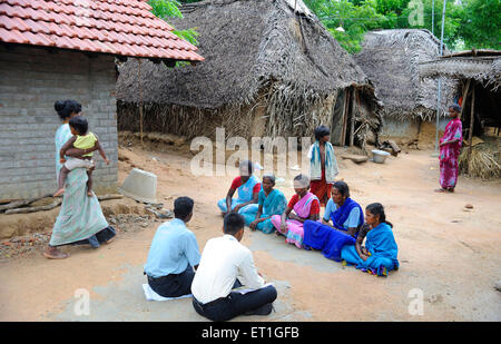 Ländliche Damen und Freiwilligen der Ngo Kshtriya Gramin Finanzdienstleistungen IFMR-Stiftung; Thanjavur; Tamil Nadu; Indien nicht Herr Stockfoto