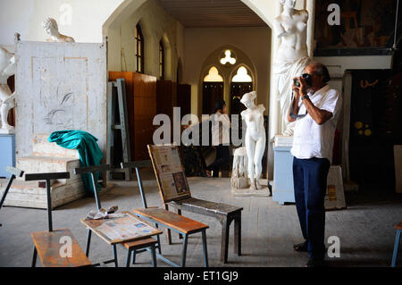 Raghu Rai in der Sir J. J. School of Art, Bombay, Mumbai, Maharashtra, Indien, Asien Stockfoto