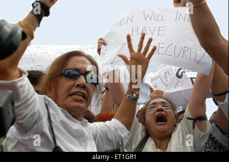 Protestbanner nach Terroranschlag, Taj Mahal Hotel, Apollo Bundar, Colaba, Bombay, Mumbai, Maharashtra, Indien, Asien Stockfoto
